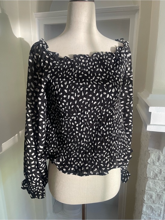 She + Sky Tops - She + Sky L Black Long Sleeve Smocked Light- Weight Peasant Top
